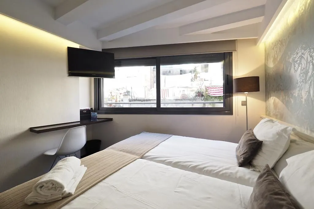 Barcelona Fifteen Central Aparthotel 2*,