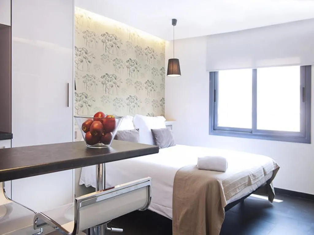 Barcelona Fifteen Central Aparthotel 2*,